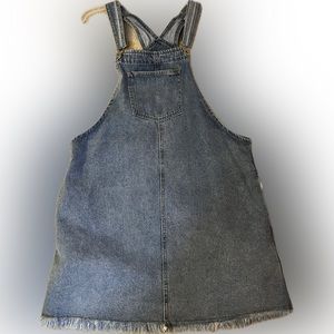 NWT - COTTON ON Denim Pini.  Very cute. size 4